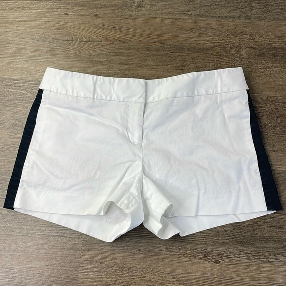 Express Women's White & Black Tuxedo Stripe
Dress Shorts, size 2 - Picture 1 of 9